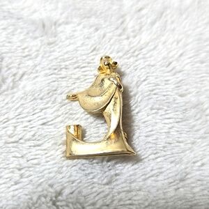 #305 Vintage Gold tone womans silhouette small brooch pin
